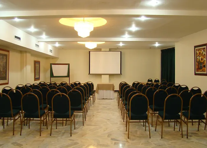 Hotel San Fernando Real