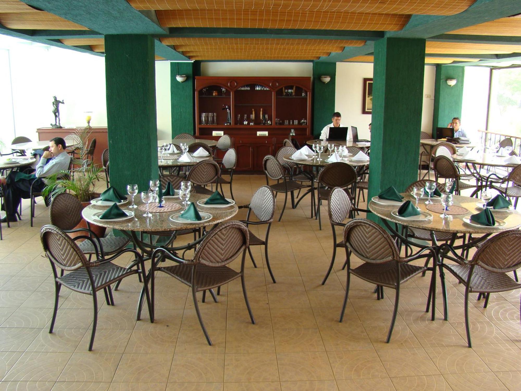 San Fernando Real 4* Cali